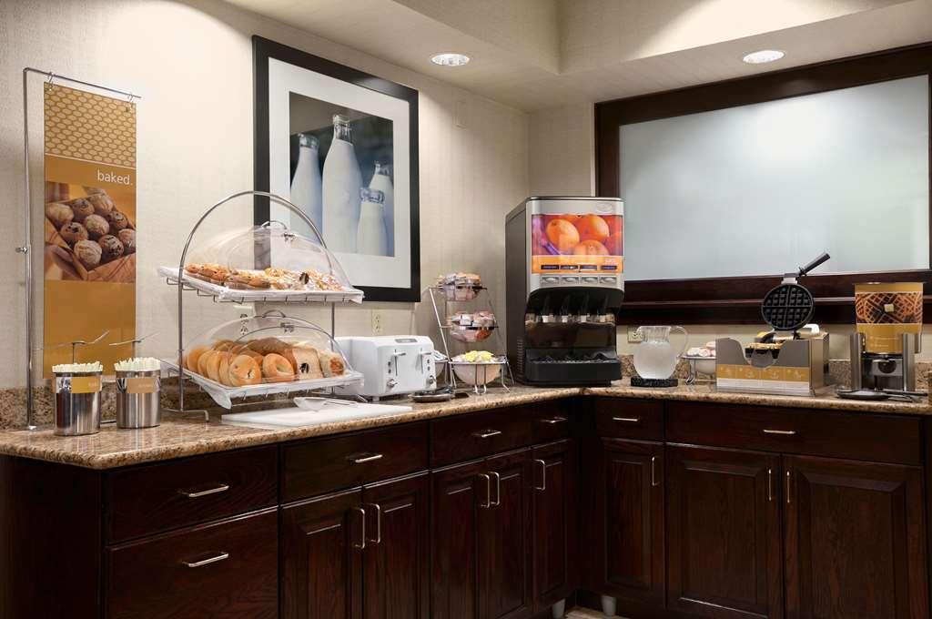 Hampton Inn Cleveland-Solon Restoran gambar
